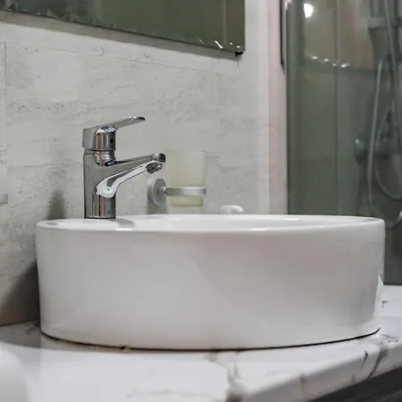 Appartamento Bright L 15-min Walk To Center