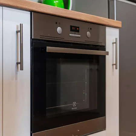 Bright L 15-min Walk To Center Tirana