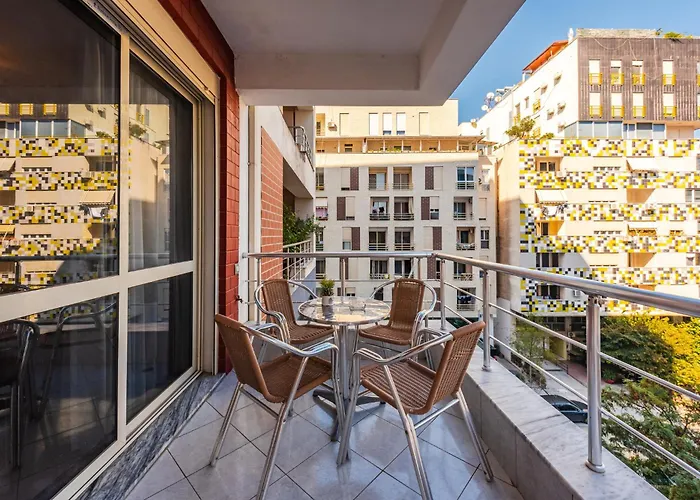 Bright L 15-min Walk To Center *