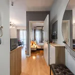 Bright L 15-min Walk To Center * טיראנה