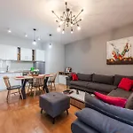 דירה Bright L 15-min Walk To Center