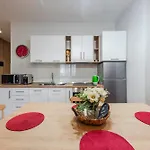 Bright L 15-min Walk To Center * טיראנה