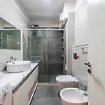 Bright L 15-min Walk To Center Apartman *