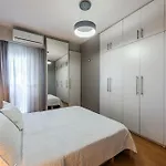 Bright L 15-min Walk To Center *