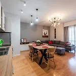 דירה Bright L 15-min Walk To Center