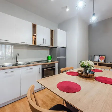 Bright L 15-min Walk To Center Tirana