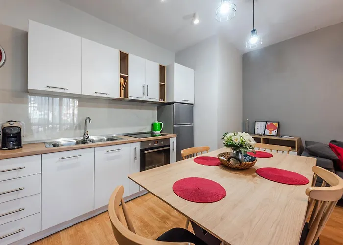 Bright L 15-min Walk To Center Tirana