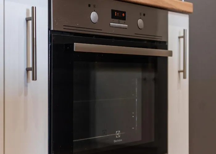 Bright L 15-min Walk To Center Tirana