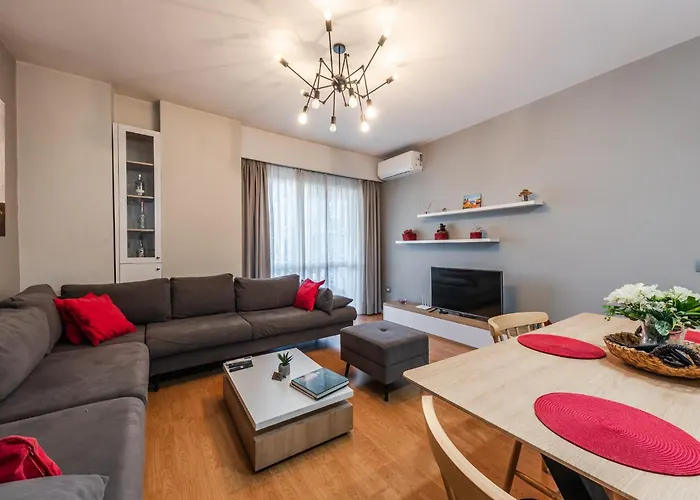 Bright L 15-min Walk To Center Apartment