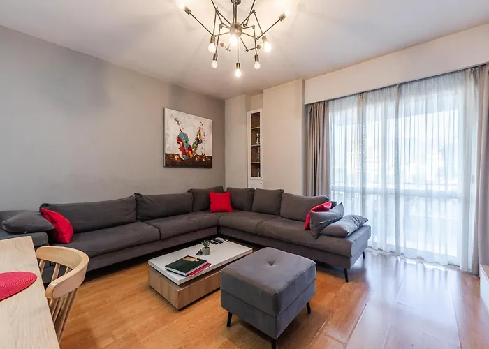 Bright L 15-min Walk To Center Tirana